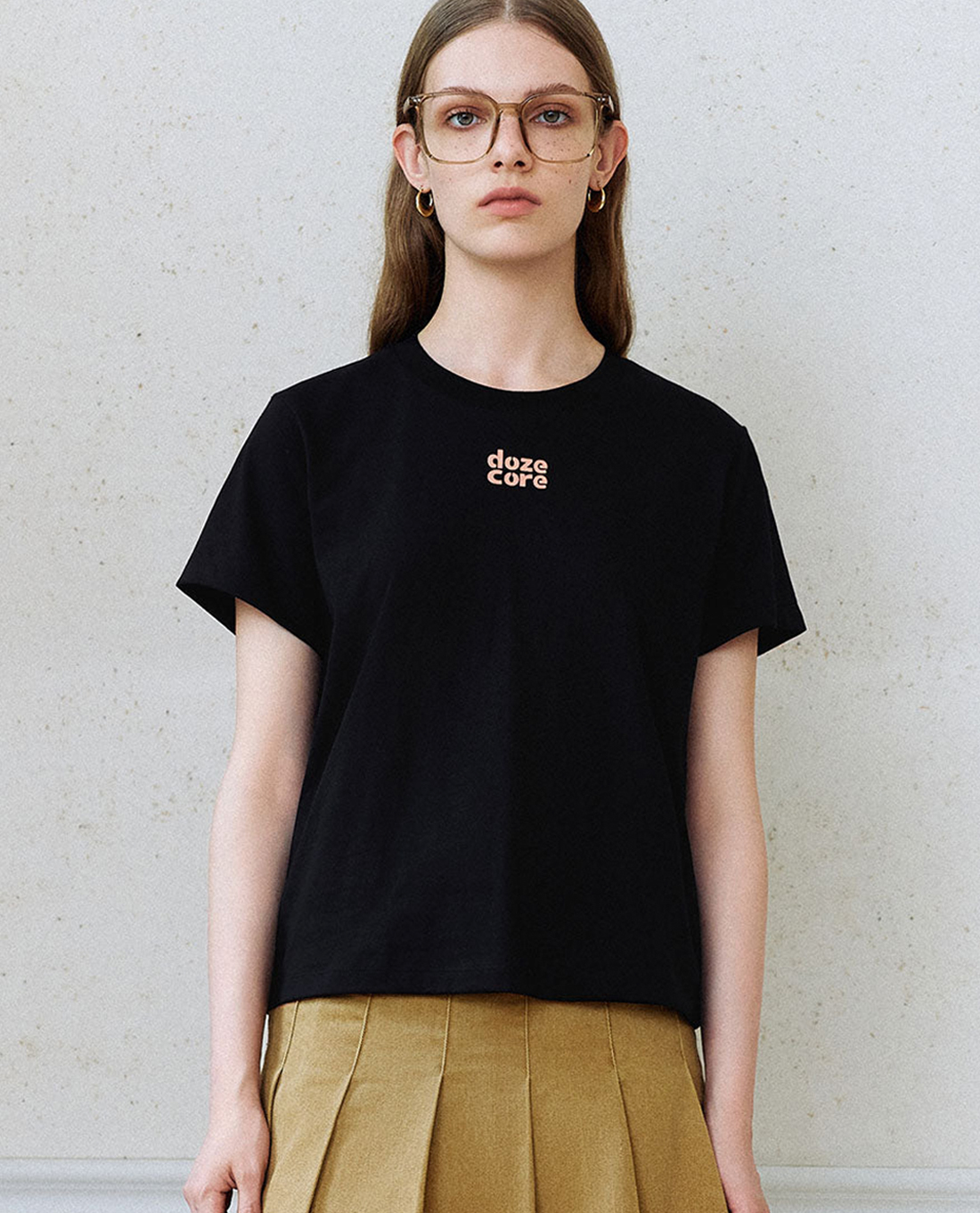 URBAN REVIVO - Áo thun nữ in hình nổi bật Letter Printed