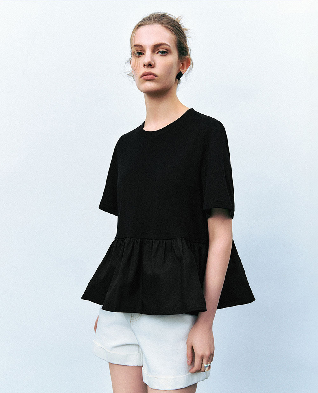 URBAN REVIVO - Áo kiểu nữ cổ tròn tay ngắn dáng xoè