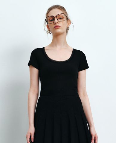  URBAN REVIVO - Áo thun nữ cổ chữ U tay ngắn viền ren nữ tính 