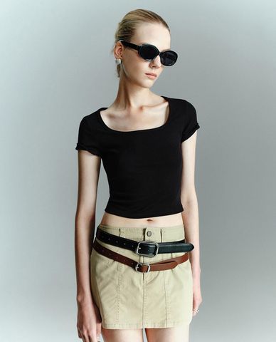  URBAN REVIVO - Áo croptop nữ cổ vuông tay ngắn 