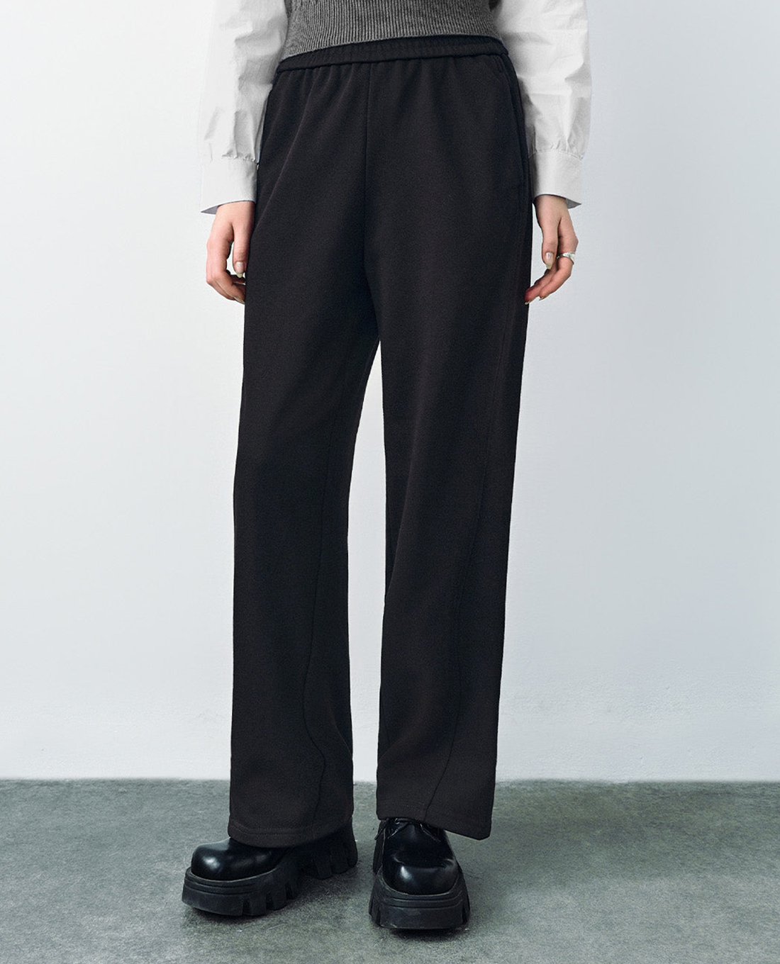 URBAN REVIVO - Quần dài nữ ống rộng lưng thun Elastic Waist Wide