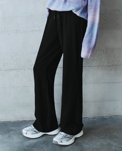  URBAN REVIVO - Quần ống loe nữ lưng thun Bow Decor 