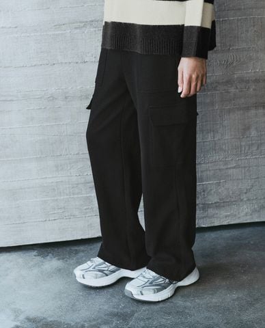  URBAN REVIVO - Quần nữ ống rộng lưng thun hiện đại 