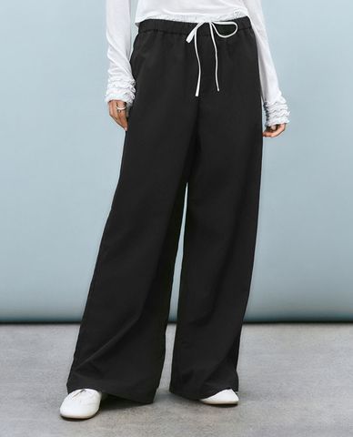  URBAN REVIVO - Quần nữ ống rộng phối dây rút 