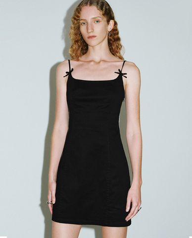  URBAN REVIVO - Đầm hai dây mini phom ôm Skater Cami 