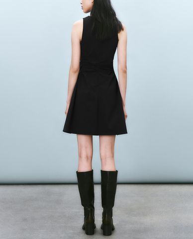  URBAN REVIVO - Đầm sát nách mini chữ A thời trang 