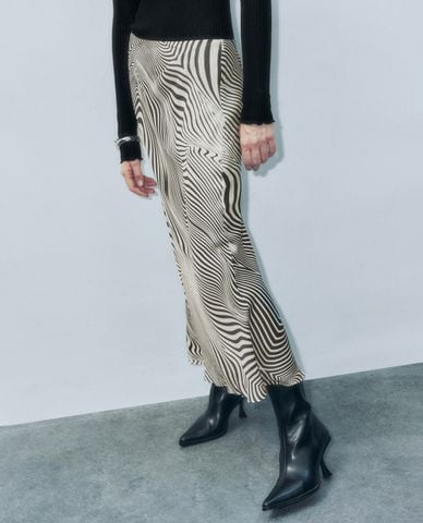  URBAN REVIVO - Chân váy phom suông midi phối họa tiết 