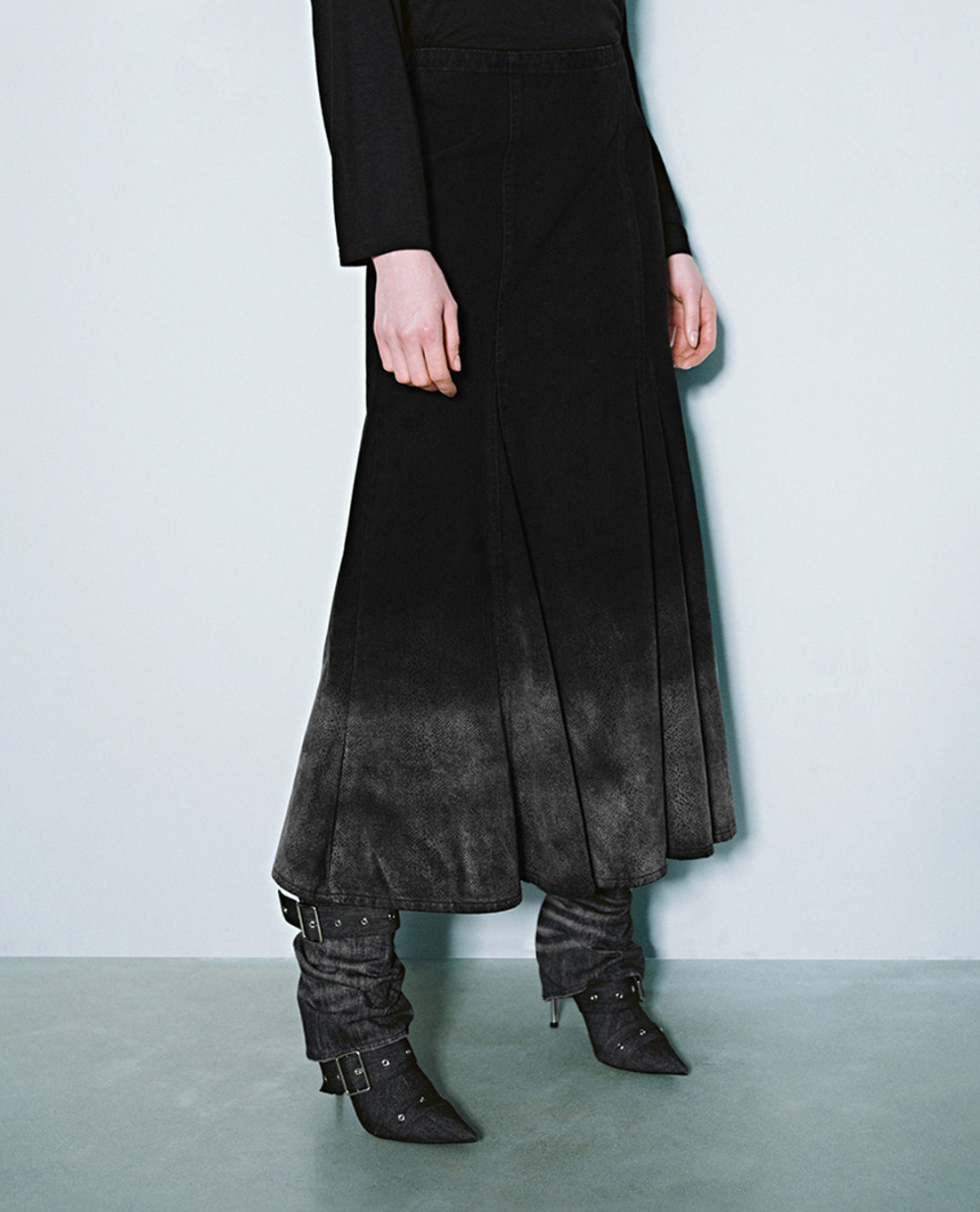 URBAN REVIVO - Chân váy denim midi dáng đuôi cá thời thượng