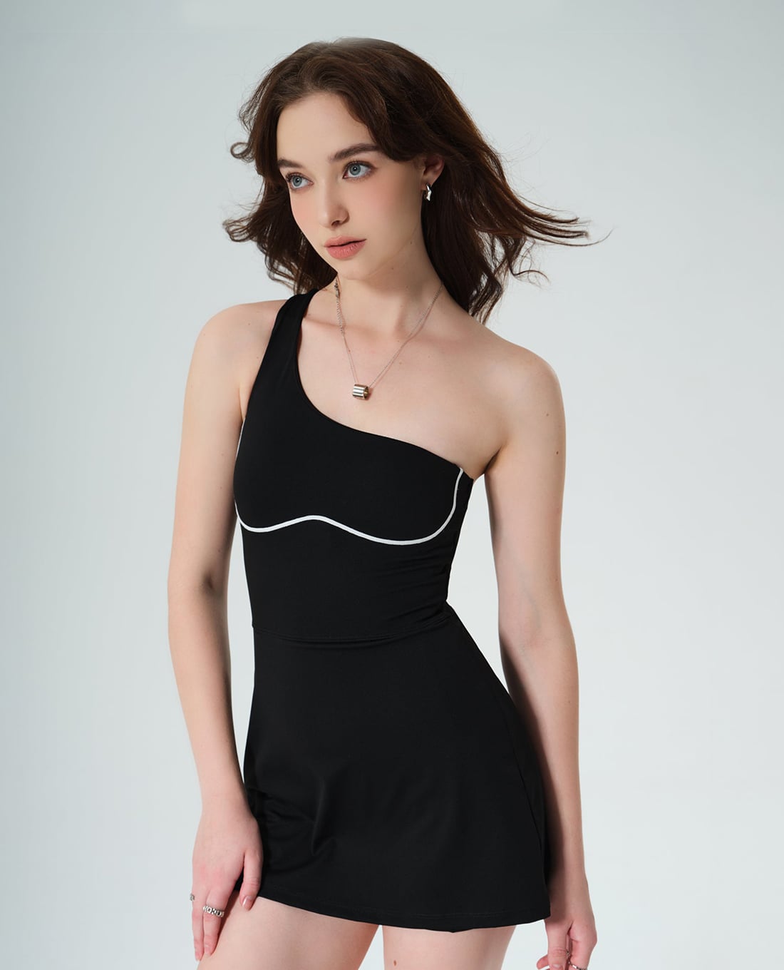 OLABEN - Đầm mini Alina Streamlined