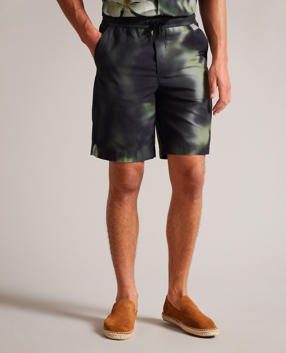 TED BAKER - Quần short nam ngang gối lưng thun Caol