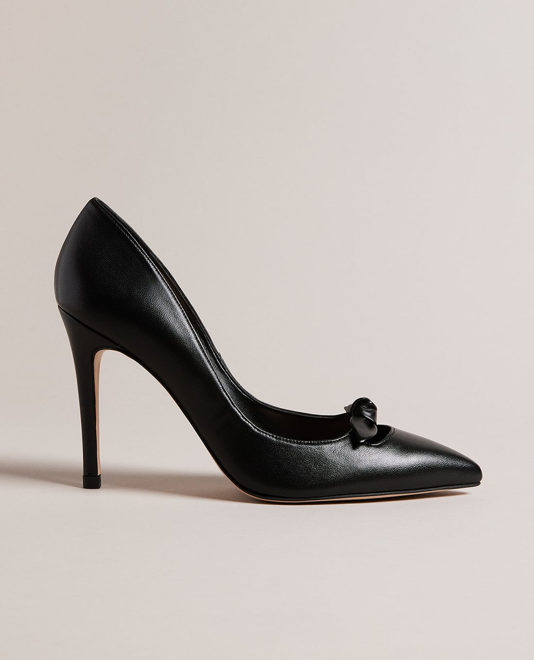 TED BAKER - Giày cao gót nữ bít mũi đính nơ Teliah