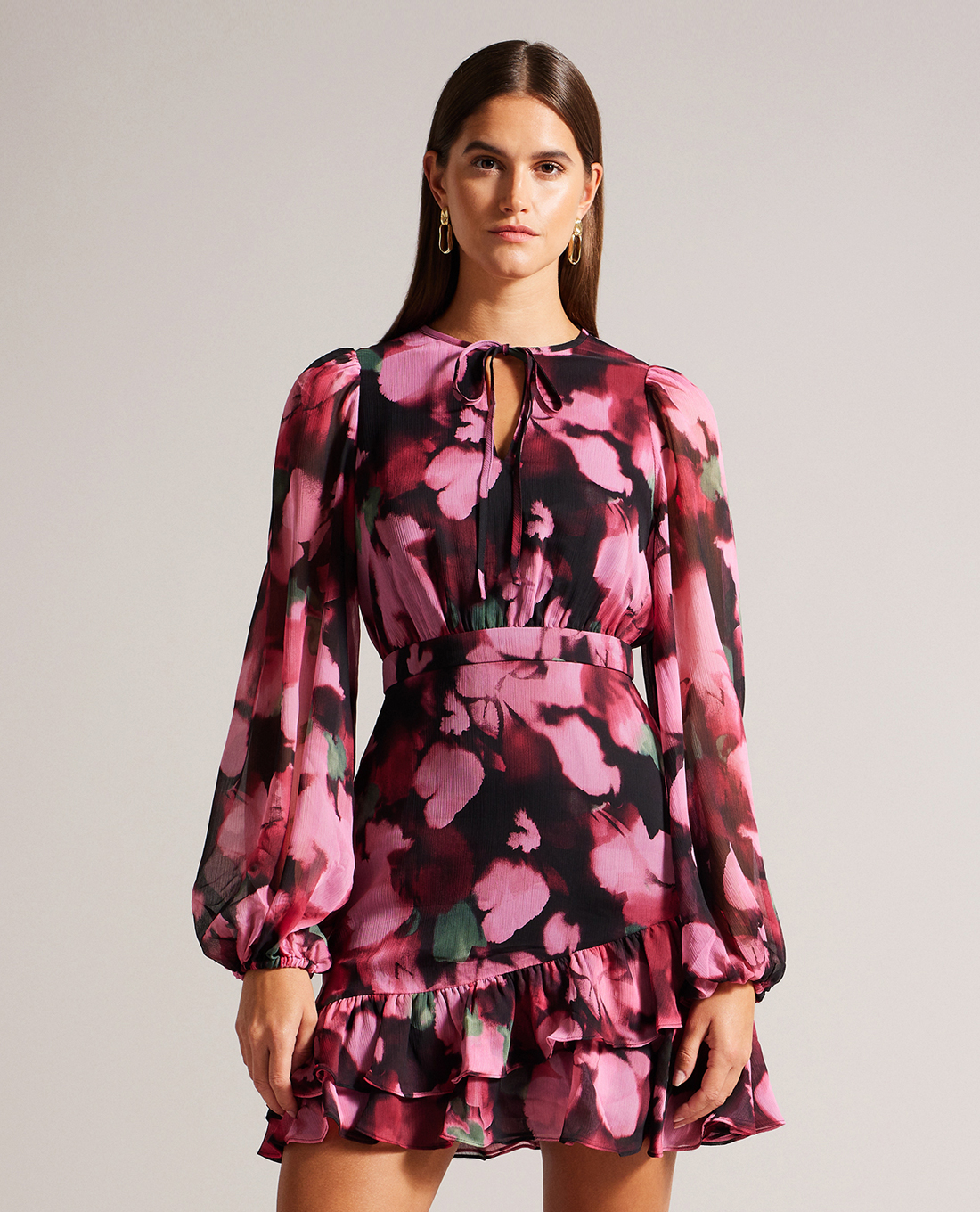 TED BAKER - Đầm xếp tầng mini cổ tròn tay dài in hoa Grayda