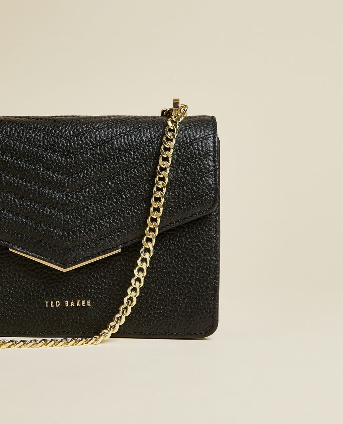 TED BAKER T i eo vai ch nh t n p g p Bonitah Quilted Envelope