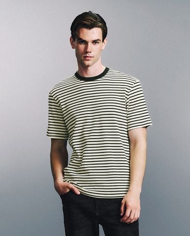  URBAN REVIVO - Áo thun nam cổ tròn sọc ngang 