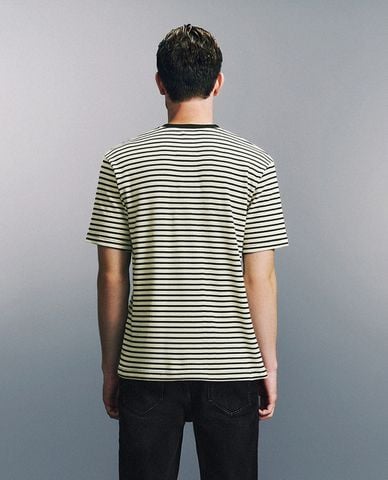  URBAN REVIVO - Áo thun nam cổ tròn sọc ngang 