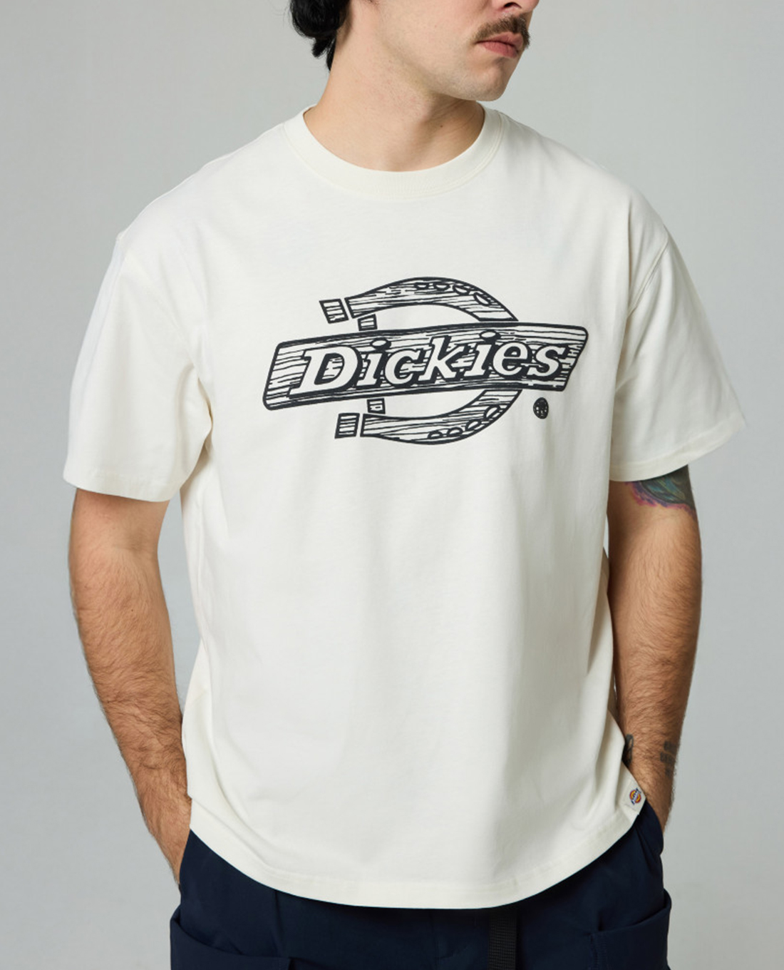 DICKIES - Áo thun unisex cổ tròn tay ngắn Graphic