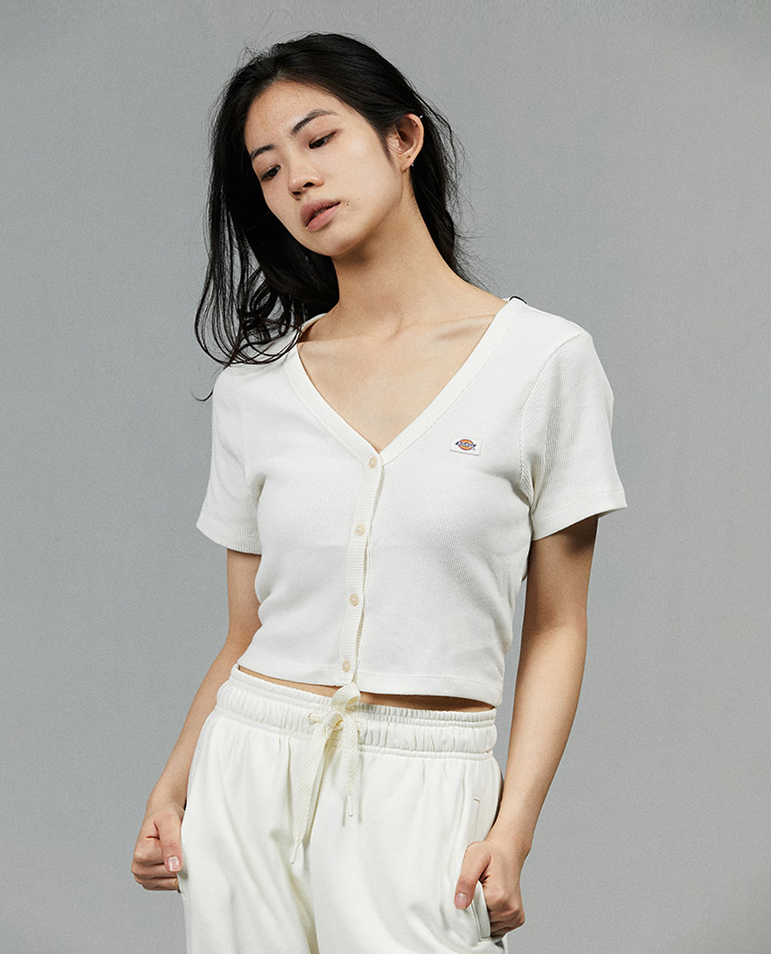 DICKIES - Áo croptop nữ cổ V tay ngắn trẻ trung