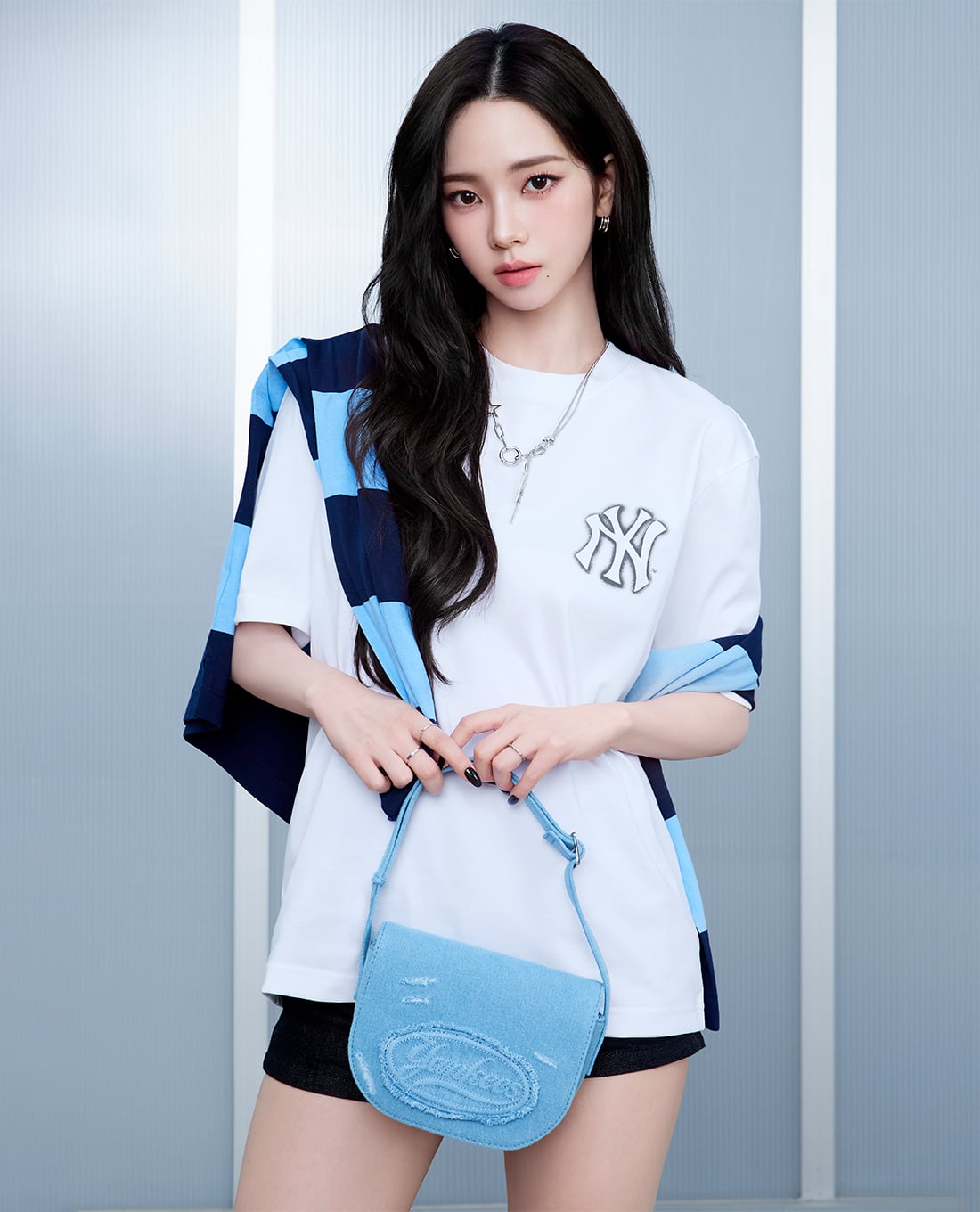 MLB - Túi đeo chéo nữ phom chữ nhật Cursive Vintage Denim