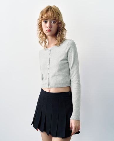  URBAN REVIVO - Áo khoác cardigan nữ cổ V tay dài cá tính 