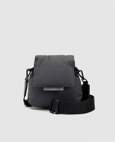  URBAN REVIVO - Túi đeo chéo nam nắp gập trẻ trung 