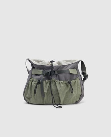  URBAN REVIVO - Túi đeo vai unisex phom chữ nhật phối dây rút 