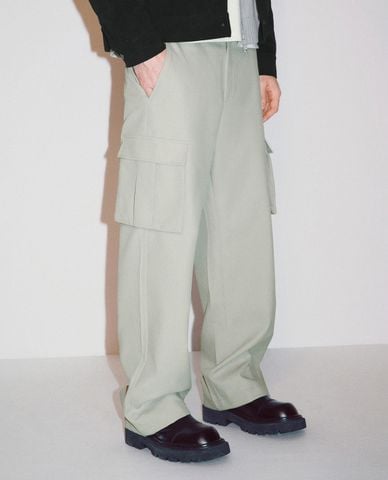  URBAN REVIVO - Quần nam ống rộng phối túi cá tính 