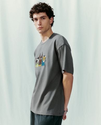  URBAN REVIVO - Áo thun nam cổ tròn tay ngắn Cartoon Straight 