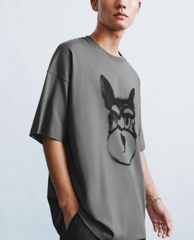  URBAN REVIVO - Áo thun nam cổ tròn tay ngắn Dog Printed 