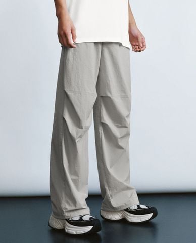  URBAN REVIVO - Quần nam ống rộng lưng thun phối dây rút thời trang 