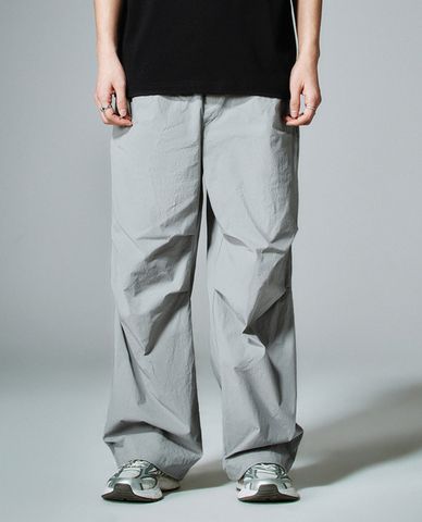  URBAN REVIVO - Quần nam ống rộng phối dây rút 