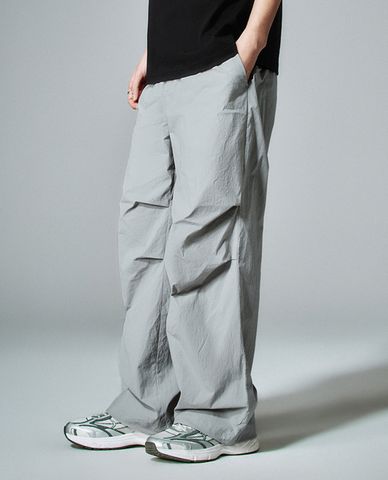  URBAN REVIVO - Quần nam ống rộng phối dây rút 