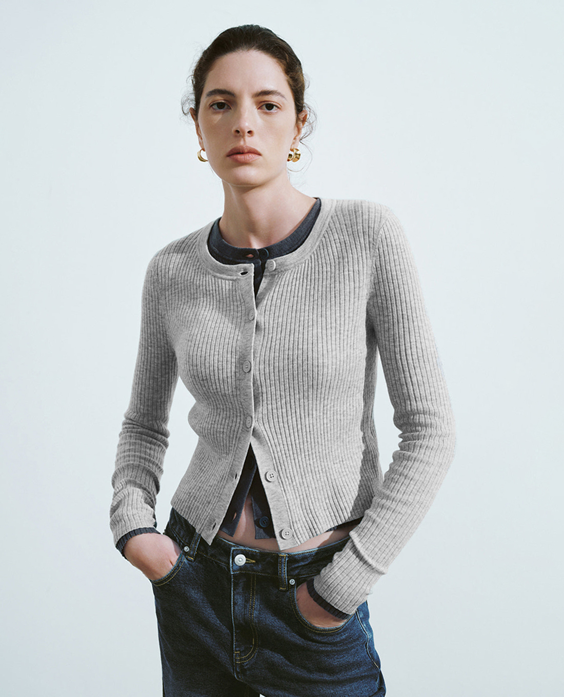 URBAN REVIVO - Áo khoác cardigan nữ cổ tròn tay dài hiện đại