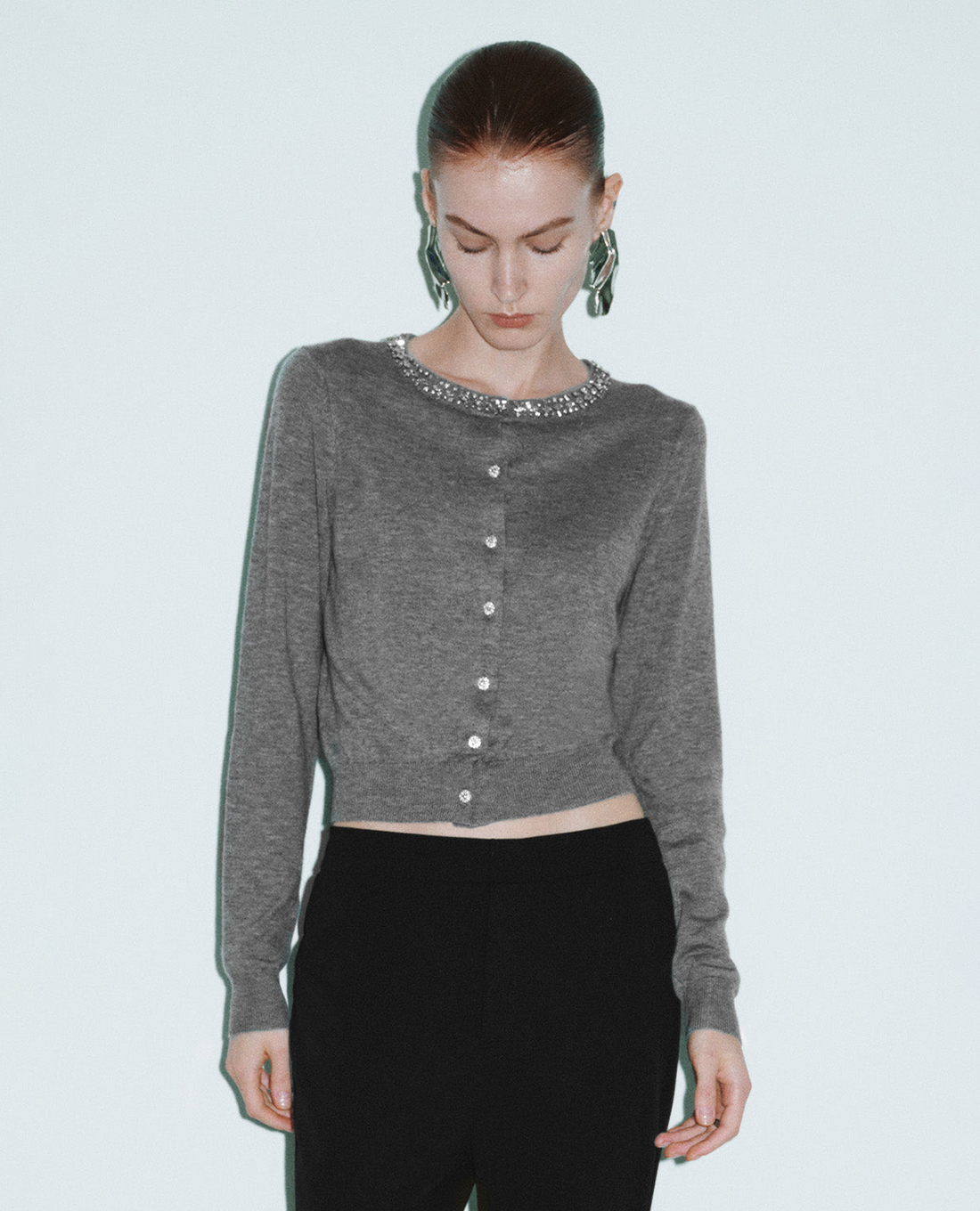 URBAN REVIVO - Áo khoác cardigan nữ cổ tròn tay dài đính đá