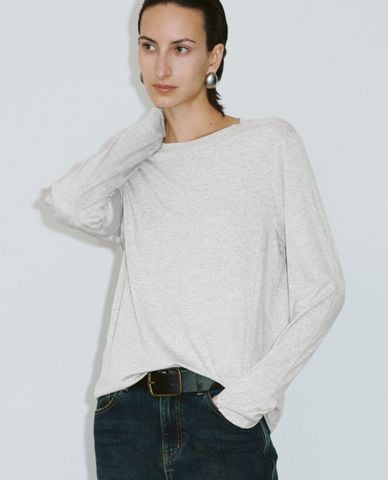  URBAN REVIVO - Áo thun nữ cổ tròn tay dài hiện đại Straight 