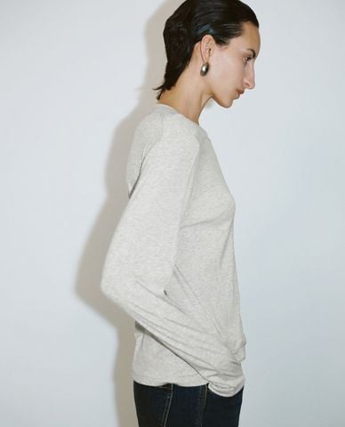  URBAN REVIVO - Áo thun nữ cổ tròn tay dài hiện đại Straight 