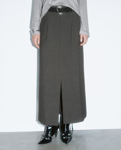  URBAN REVIVO - Chân váy phom suông midi xẻ tà Regular Straight 