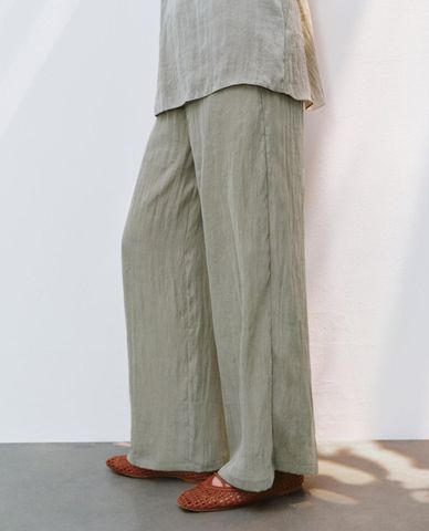  URBAN REVIVO - Quần nữ ống rộng lưng thun 