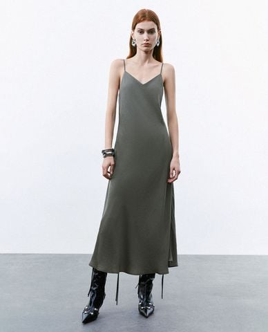  URBAN REVIVO - Đầm hai dây midi phom suông V-Neck A-Line Cami 
