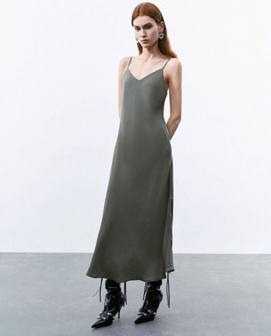  URBAN REVIVO - Đầm hai dây midi phom suông V-Neck A-Line Cami 