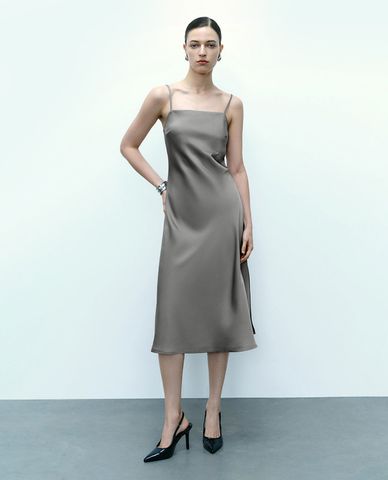  URBAN REVIVO - Đầm hai dây midi Square-cut A-Line 