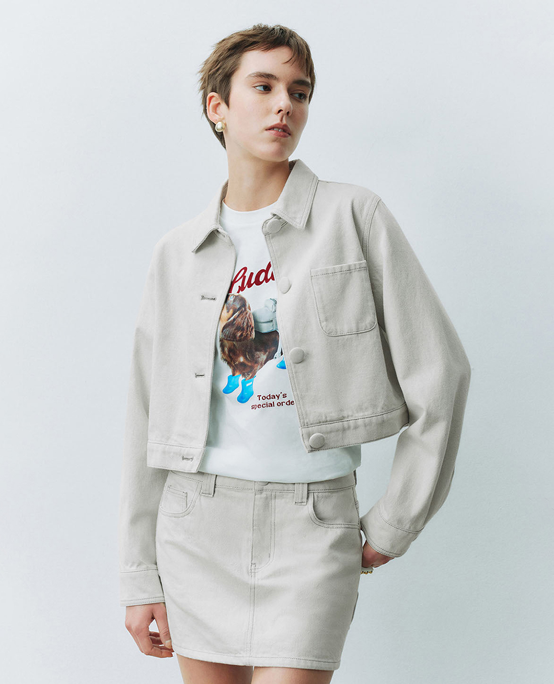 URBAN REVIVO - Áo khoác denim nữ phom croptop