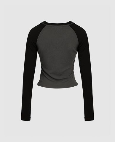  URBAN REVIVO - Áo croptop tay dài phom ôm nữ tính 