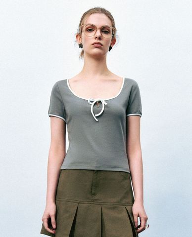  URBAN REVIVO - Áo croptop nữ cổ chữ U tay ngắn phối nơ Bow Décor 