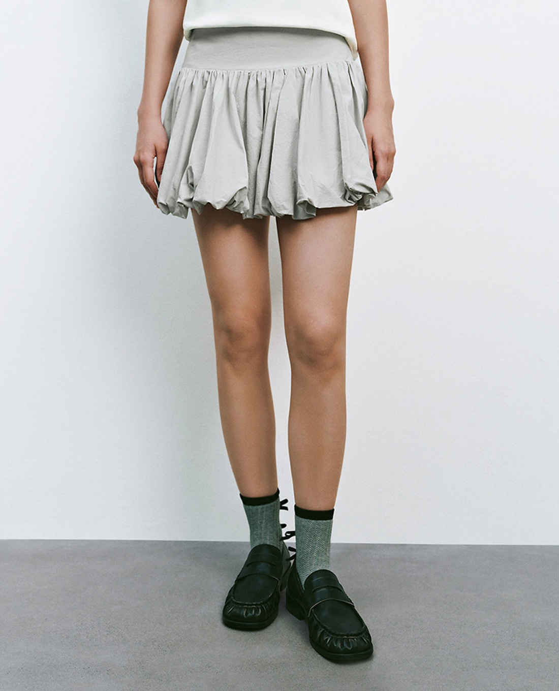 URBAN REVIVO - Chân váy xếp li mini thời thượng