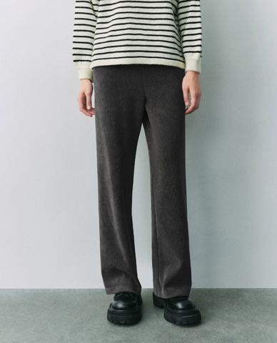  URBAN REVIVO - Quần nữ ống rộng lưng thun hiện đại 