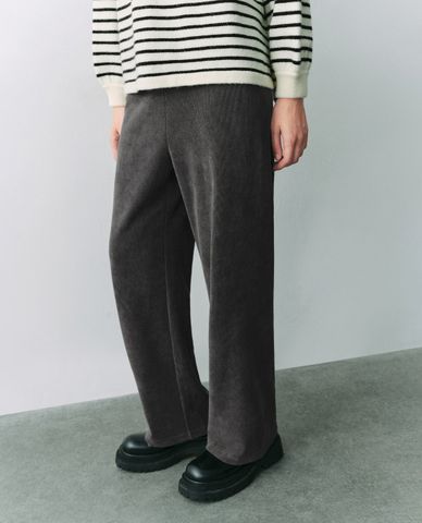  URBAN REVIVO - Quần nữ ống rộng lưng thun hiện đại 