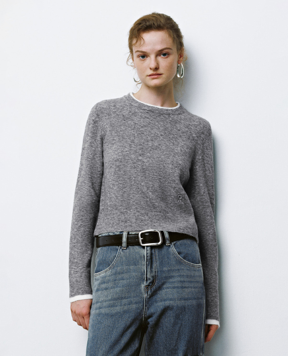 URBAN REVIVO - Áo dệt kim nữ tay dài phom croptop