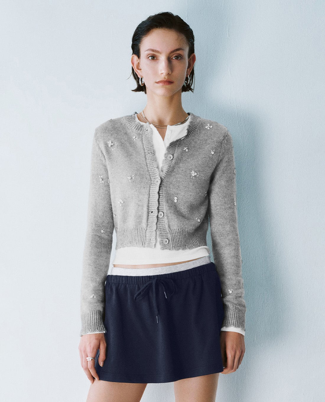 URBAN REVIVO - Áo khoác cardigan nữ phom croptop cá tính