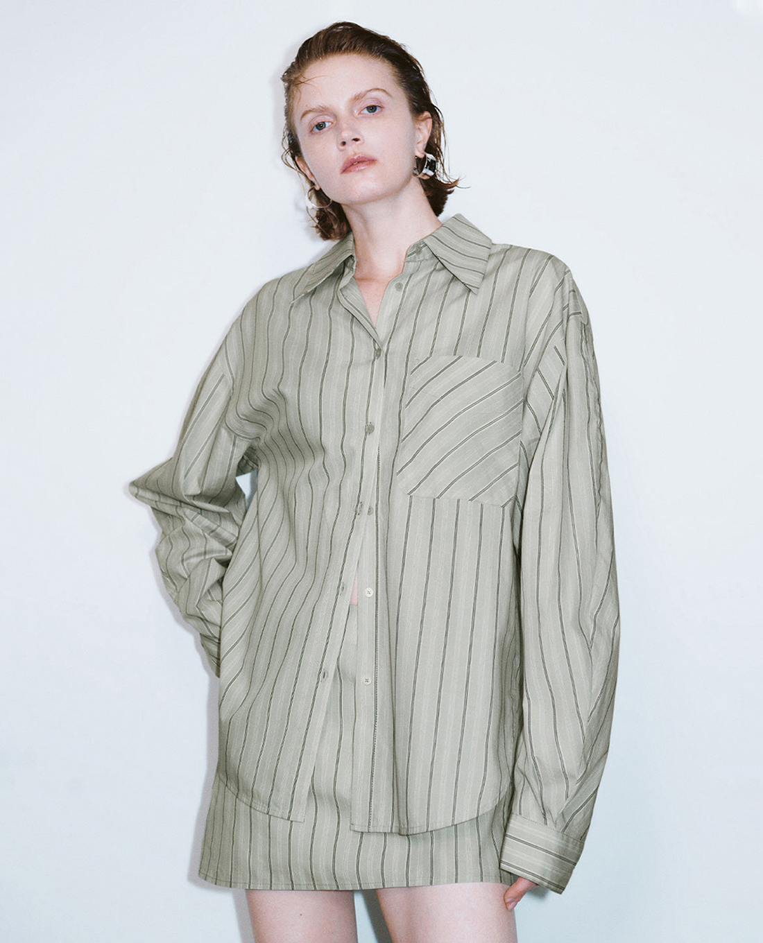 URBAN REVIVO - Áo sơ mi nữ cổ bẻ tay dài Striped