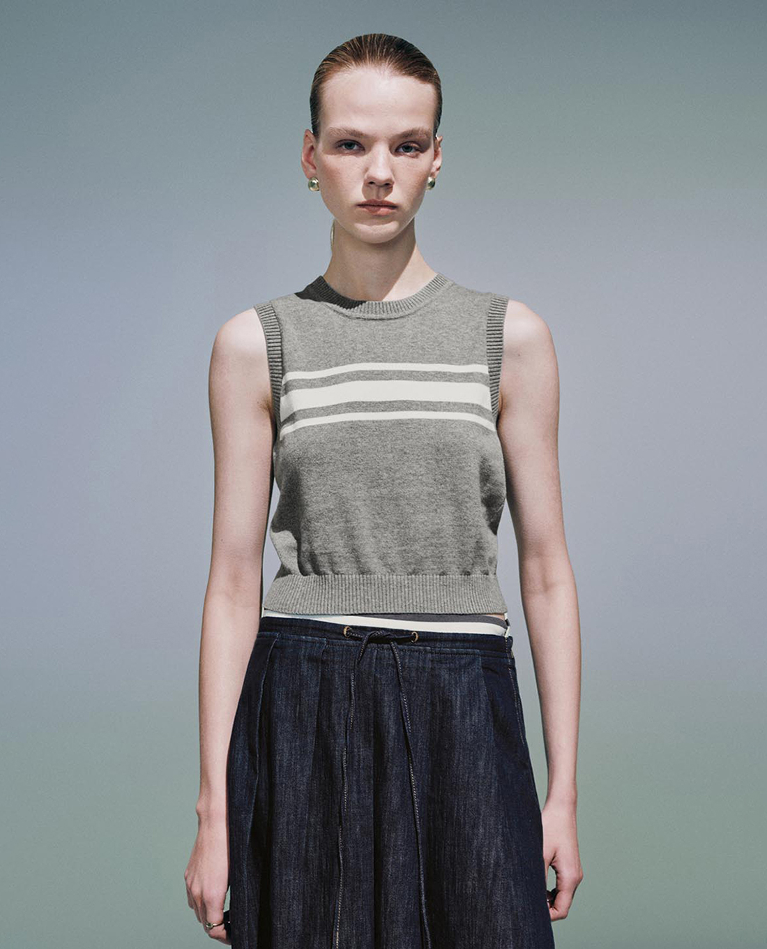 URBAN REVIVO - Áo sát nách nữ dệt kim kẻ sọc